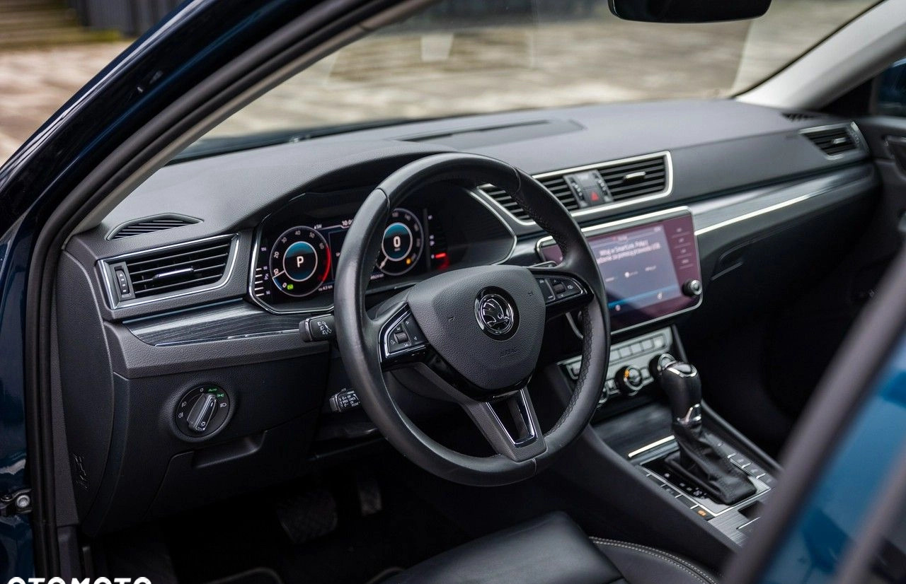 Skoda Superb cena 107777 przebieg: 98000, rok produkcji 2020 z Zawadzkie małe 562